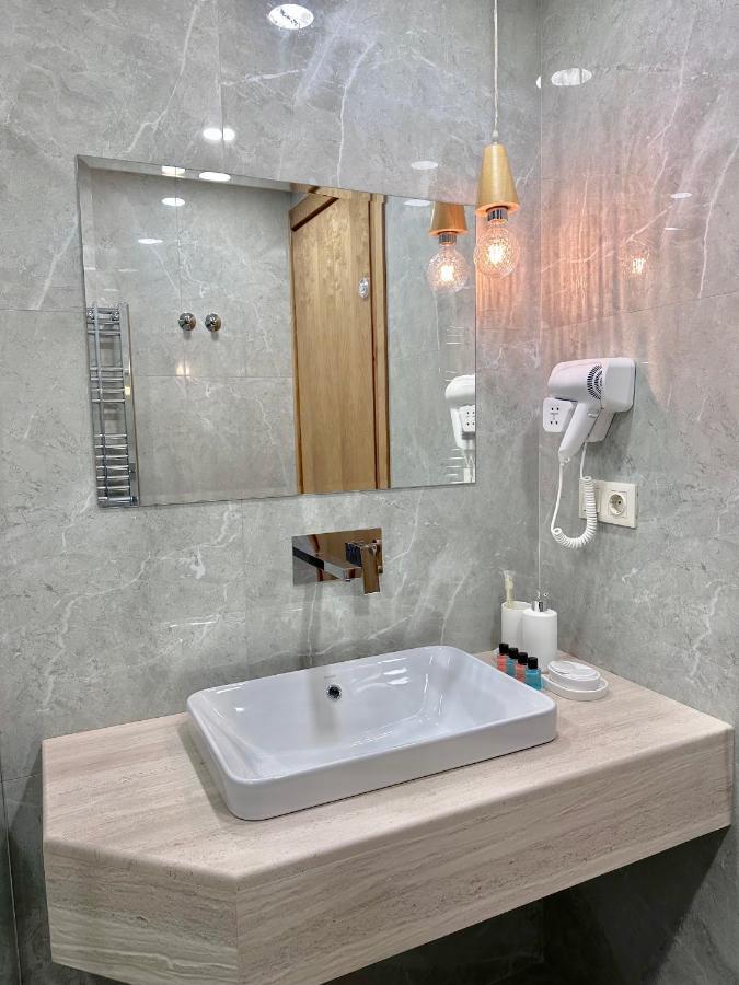 Hotel Embassy Τυφλίδα Εξωτερικό φωτογραφία